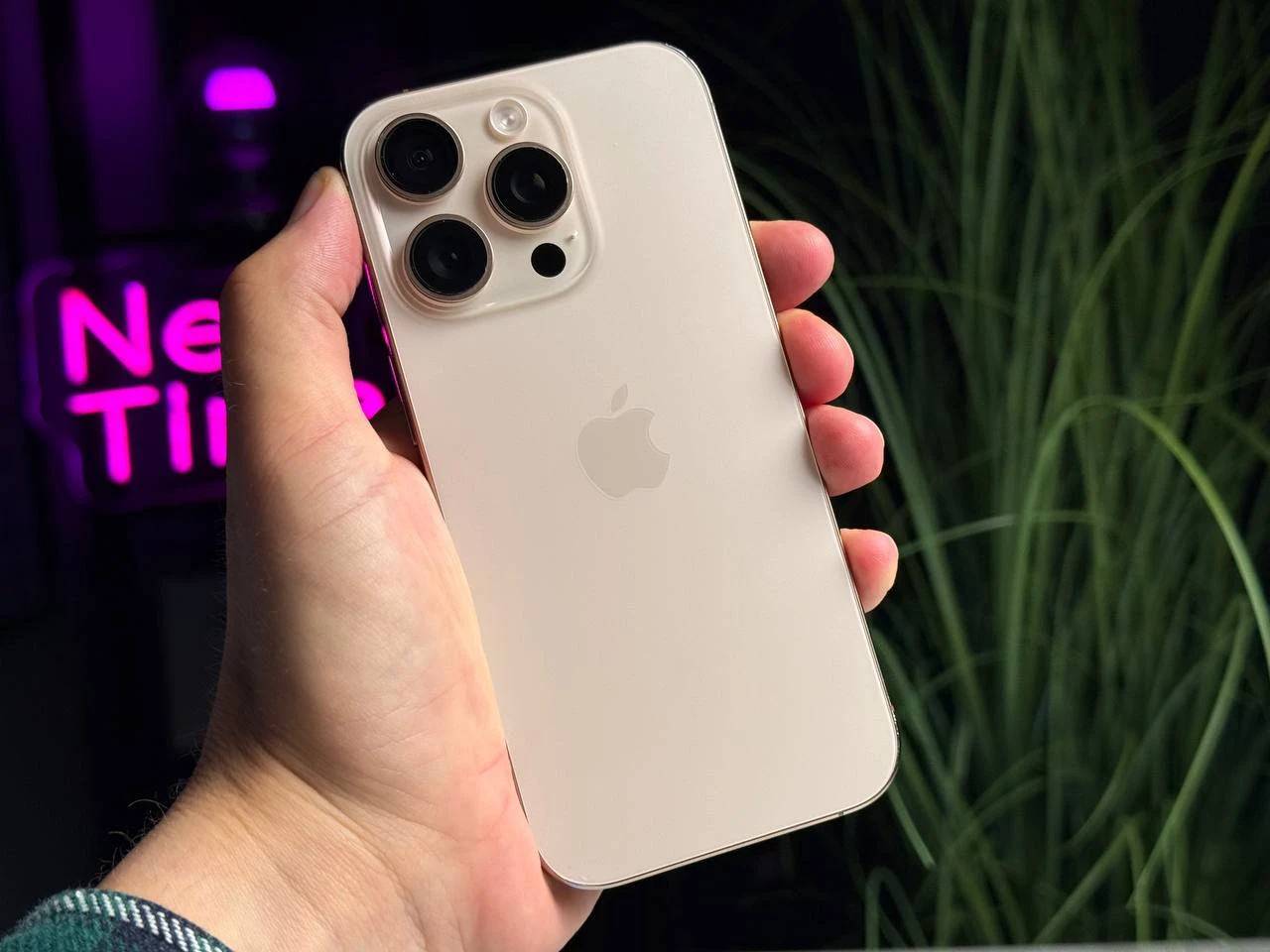 ВЖИВАНИЙ Apple iPhone 16 Pro 128GB Desert Titanium (MYNF3) - Стан: задовільний | Акумулятор: 99% | Комплектація: повний | Гарантія: 1 міс.