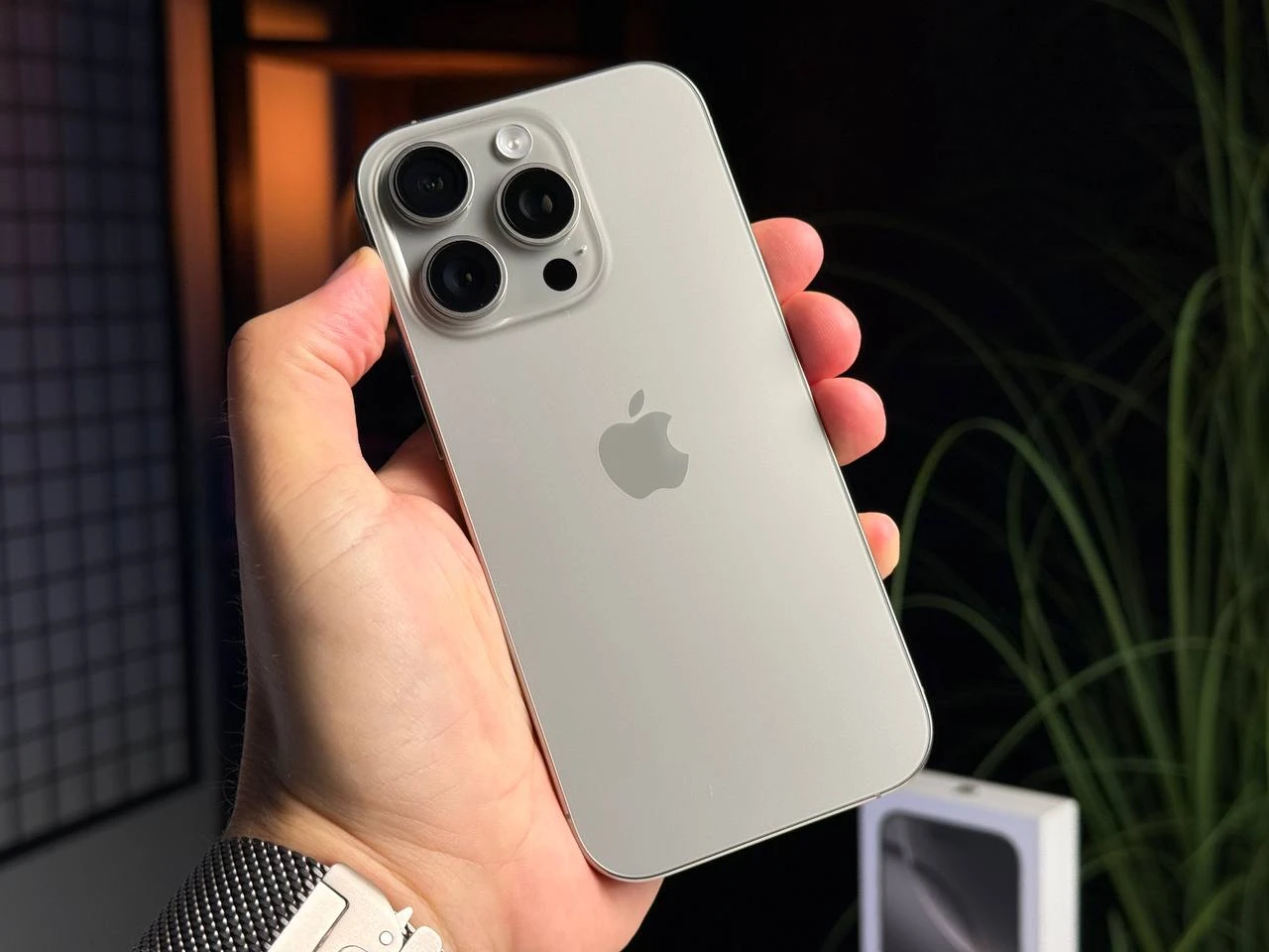 ВЖИВАНИЙ Apple iPhone 16 Pro 128GB Natural Titanium (MYNG3) - Стан: ідеальний | Акумулятор: 100% | Комплектація: повний | Гарантія: 3 міс.