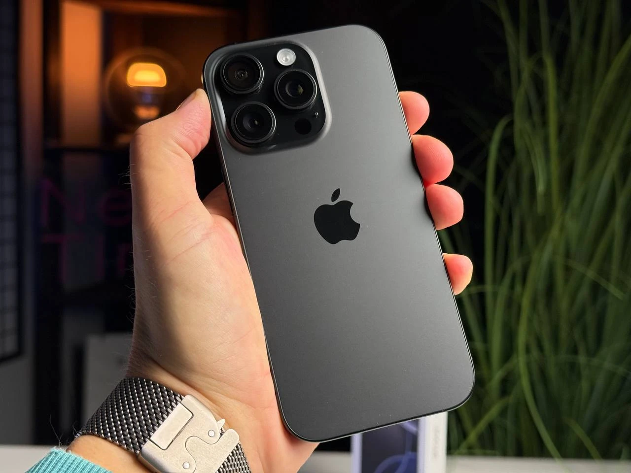 ВЖИВАНИЙ Apple iPhone 16 Pro 256GB Black Titanium (MYNH3) - Стан: гарний | Акумулятор: 99% | Комплектація: повний | Гарантія: 3 міс.