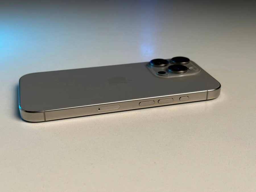 Б/У Apple iPhone 16 Pro 256GB Natural Titanium (MYNL3) - Состояние: хороший | Аккумулятор: 100% | Комплектация: iPhone, кабель | Гарантія: 3 мес.