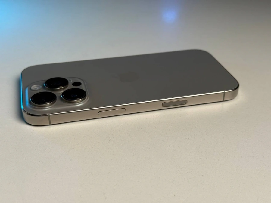 Б/У Apple iPhone 16 Pro 256GB Natural Titanium (MYNL3) - Состояние: хороший | Аккумулятор: 100% | Комплектация: iPhone, кабель | Гарантія: 3 мес.