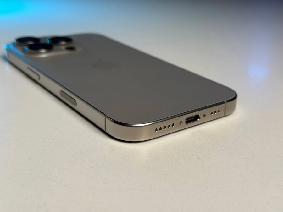Б/У Apple iPhone 16 Pro 256GB Natural Titanium (MYNL3) - Состояние: хороший | Аккумулятор: 100% | Комплектация: iPhone, кабель | Гарантія: 3 мес.
