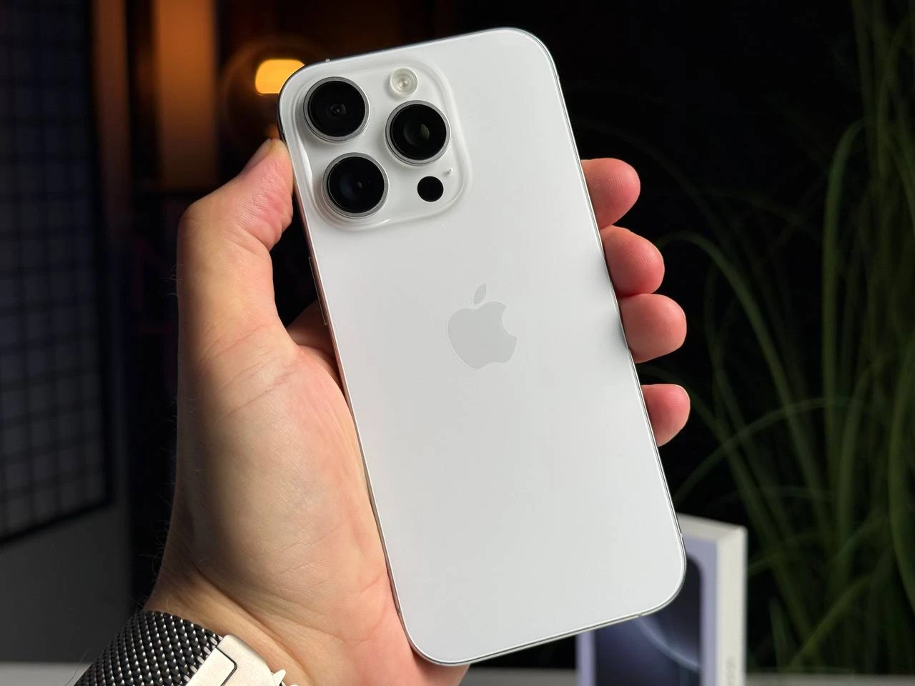 ВЖИВАНИЙ Apple iPhone 16 Pro 256GB White Titanium (MYNJ3) - Стан: гарний | Акумулятор: 91% | Комплектація: повний | Гарантія: 3 міс.