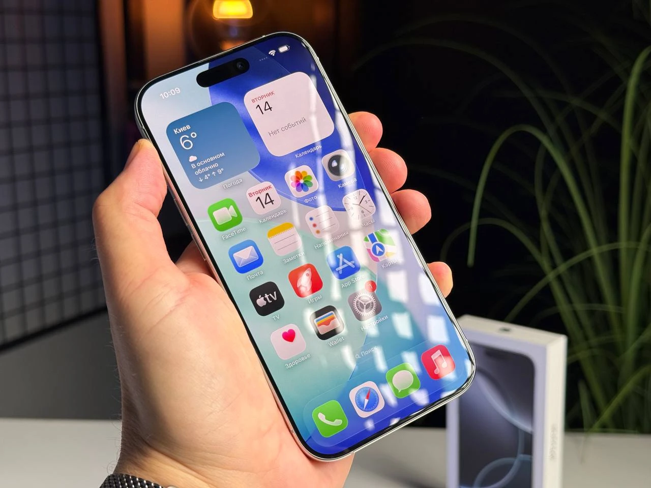 ВЖИВАНИЙ Apple iPhone 16 Pro 256GB White Titanium (MYNJ3) - Стан: гарний | Акумулятор: 91% | Комплектація: повний | Гарантія: 3 міс.