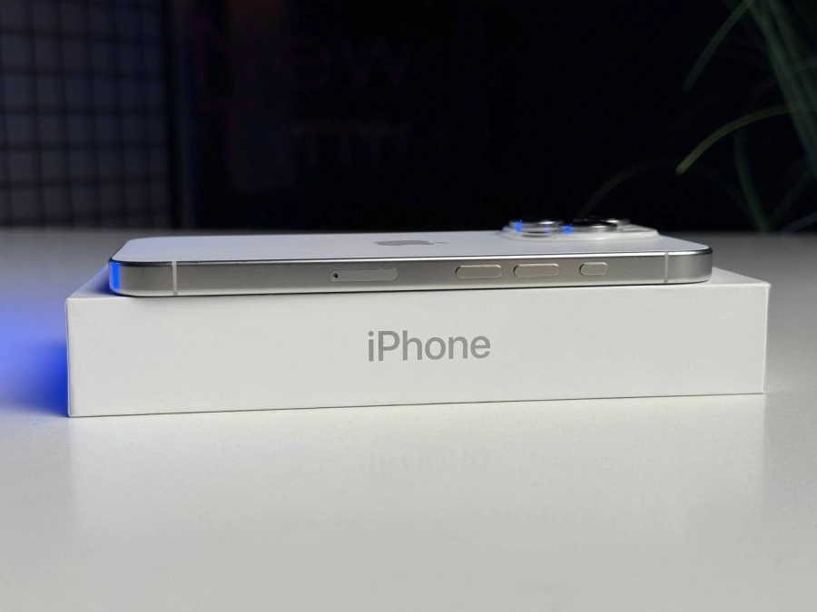 ВЖИВАНИЙ Apple iPhone 16 Pro 256GB White Titanium (MYNJ3) - Стан: гарний | Акумулятор: 91% | Комплектація: повний | Гарантія: 3 міс.