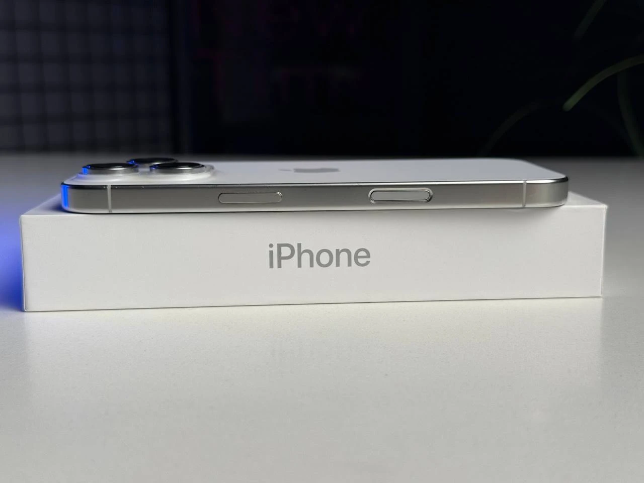 ВЖИВАНИЙ Apple iPhone 16 Pro 256GB White Titanium (MYNJ3) - Стан: гарний | Акумулятор: 91% | Комплектація: повний | Гарантія: 3 міс.
