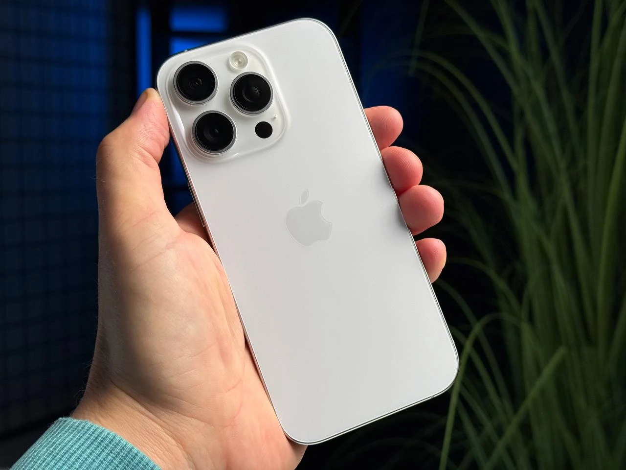 ВЖИВАНИЙ Apple iPhone 16 Pro 512GB White Titanium (MYNN3) - Стан: гарний | Акумулятор: 93% | Комплектація: iPhone, кабель | Гарантія: 3 міс.