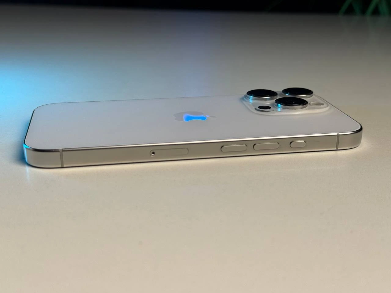 ВЖИВАНИЙ Apple iPhone 16 Pro 512GB White Titanium (MYNN3) - Стан: гарний | Акумулятор: 93% | Комплектація: iPhone, кабель | Гарантія: 3 міс.