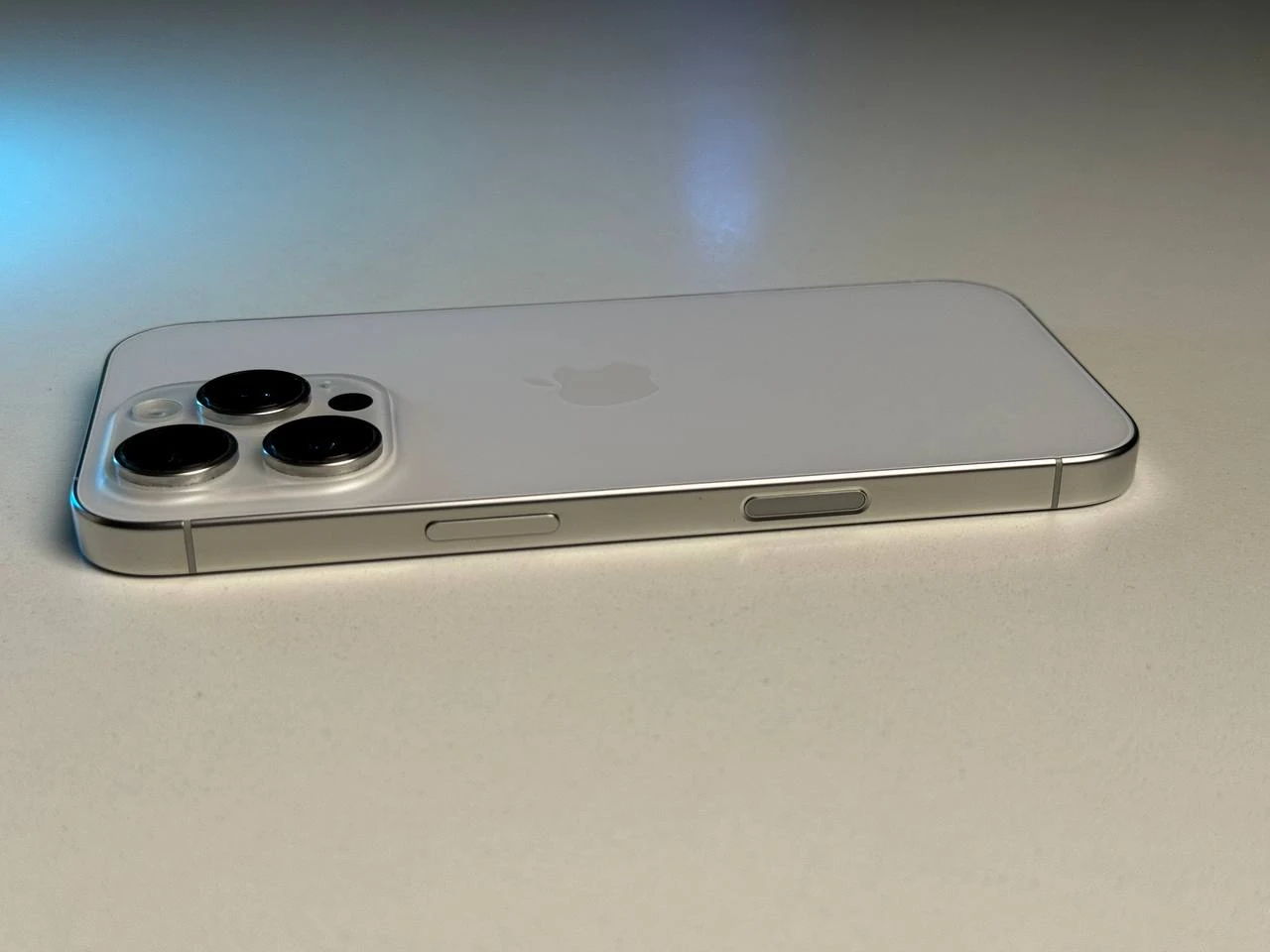 ВЖИВАНИЙ Apple iPhone 16 Pro 512GB White Titanium (MYNN3) - Стан: гарний | Акумулятор: 93% | Комплектація: iPhone, кабель | Гарантія: 3 міс.