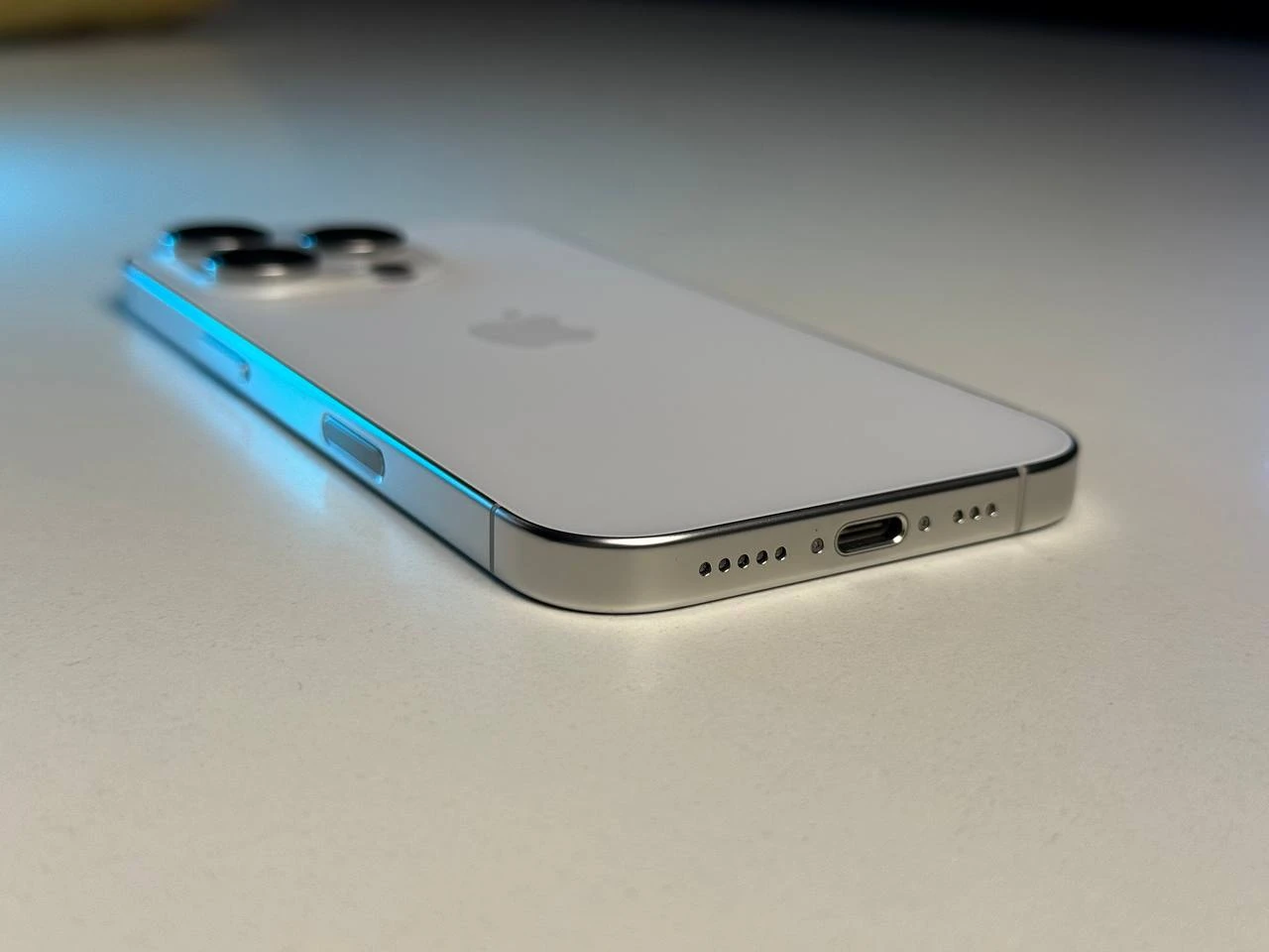 ВЖИВАНИЙ Apple iPhone 16 Pro 512GB White Titanium (MYNN3) - Стан: гарний | Акумулятор: 93% | Комплектація: iPhone, кабель | Гарантія: 3 міс.