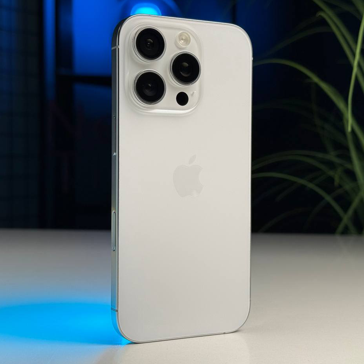 ВЖИВАНИЙ Apple iPhone 16 Pro 512GB White Titanium (MYNN3) - Стан: гарний | Акумулятор: 93% | Комплектація: iPhone, кабель | Гарантія: 3 міс.