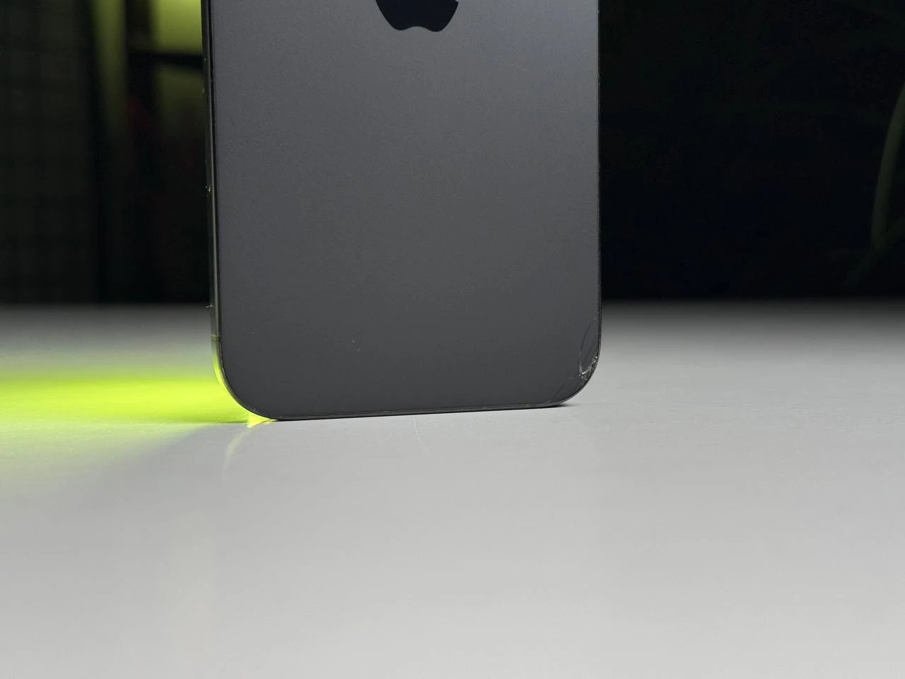 ВЖИВАНИЙ Apple iPhone 16 Pro Max 1TB Black Titanium (MYX43) - Стан: задовільний | Акумулятор: 95% | Комплектація: iPhone, кабель | Гарантія: 3 міс.