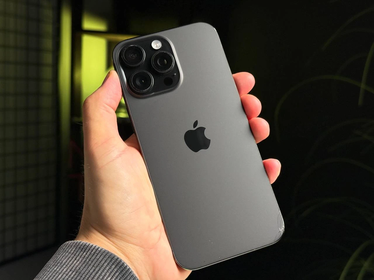 ВЖИВАНИЙ Apple iPhone 16 Pro Max 1TB Black Titanium (MYX43) - Стан: задовільний | Акумулятор: 95% | Комплектація: iPhone, кабель | Гарантія: 3 міс.