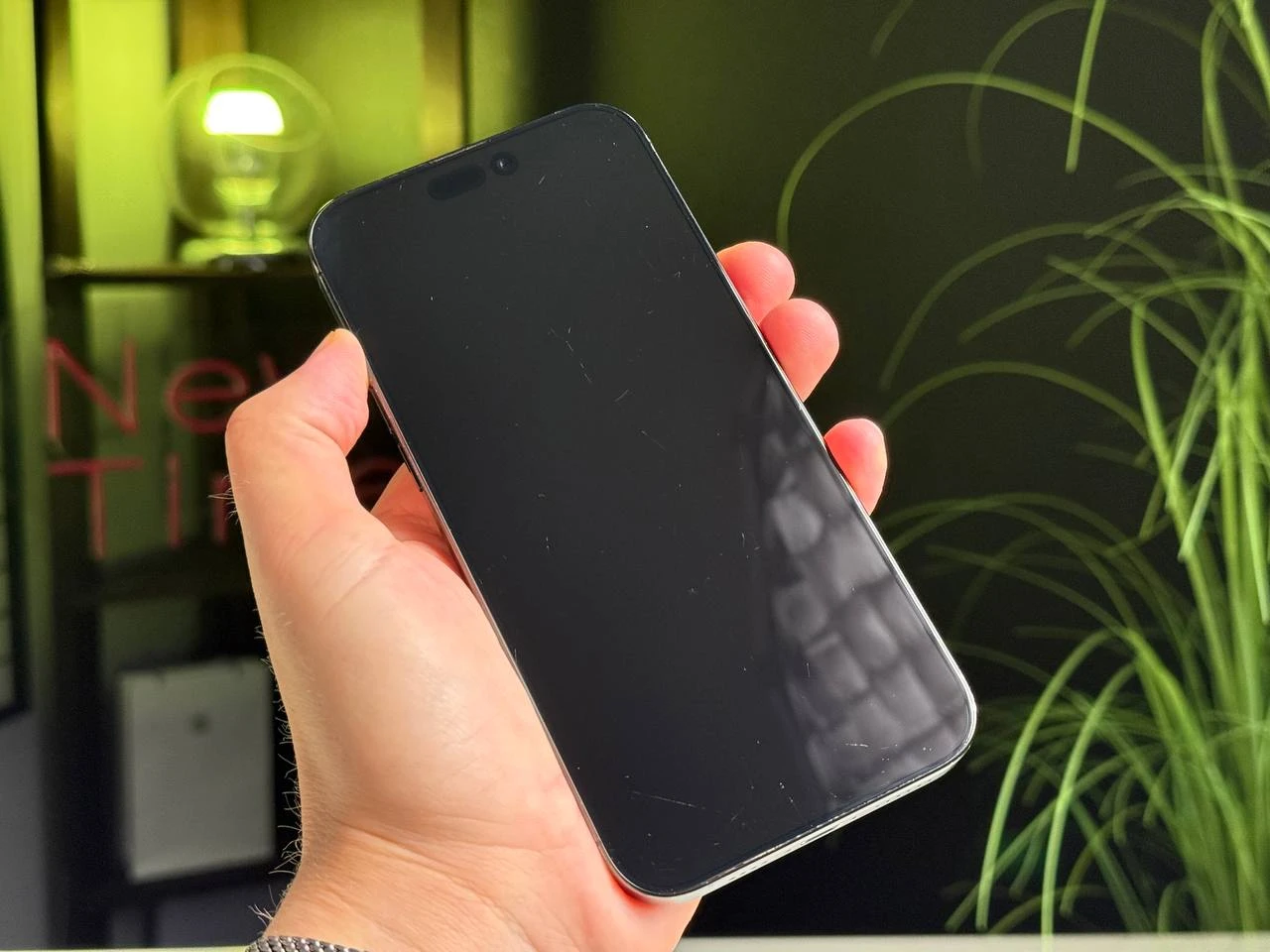 ВЖИВАНИЙ Apple iPhone 16 Pro Max 1TB Black Titanium (MYX43) - Стан: задовільний | Акумулятор: 95% | Комплектація: iPhone, кабель | Гарантія: 3 міс.