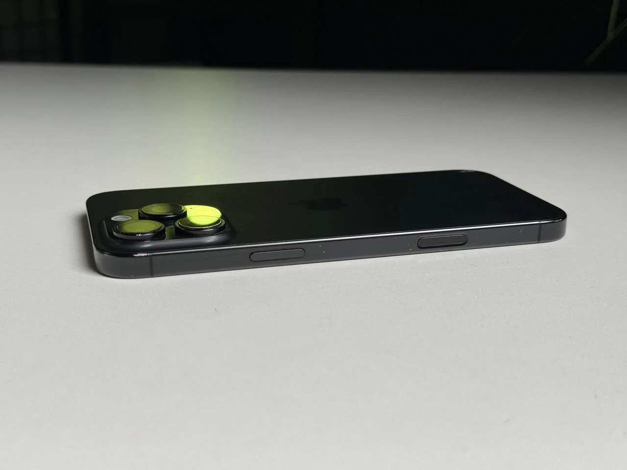 ВЖИВАНИЙ Apple iPhone 16 Pro Max 1TB Black Titanium (MYX43) - Стан: задовільний | Акумулятор: 95% | Комплектація: iPhone, кабель | Гарантія: 3 міс.