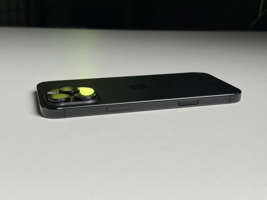 ВЖИВАНИЙ Apple iPhone 16 Pro Max 1TB Black Titanium (MYX43) - Стан: задовільний | Акумулятор: 95% | Комплектація: iPhone, кабель | Гарантія: 3 міс.