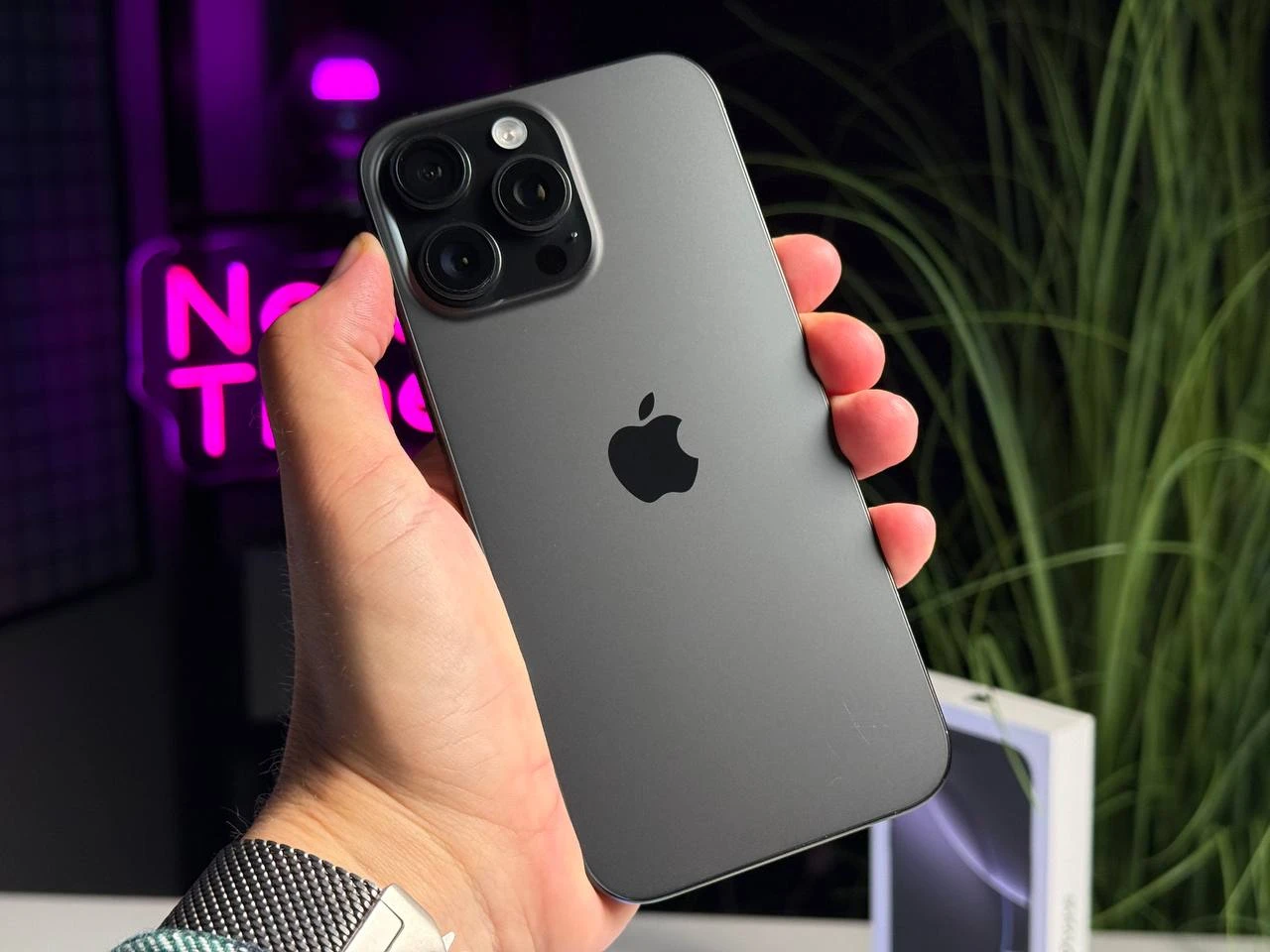 ВЖИВАНИЙ Apple iPhone 16 Pro Max 256GB Black Titanium (MYWV3) - Стан: гарний | Акумулятор: 94% | Комплектація: повний | Гарантія: 3 міс.