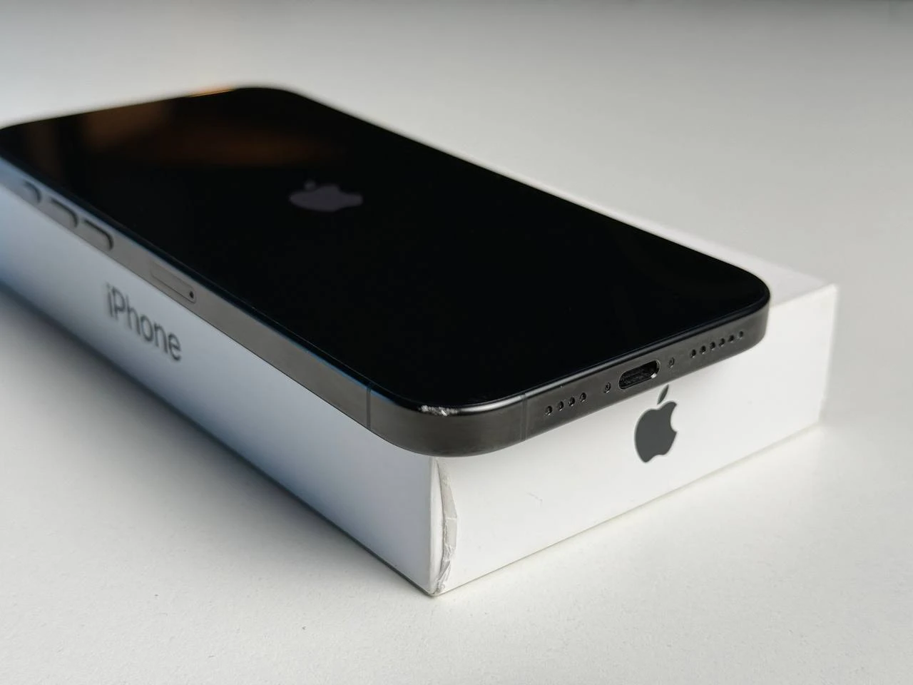 ВЖИВАНИЙ Apple iPhone 16 Pro Max 256GB Black Titanium (MYWV3) - Стан: задовільний | Акумулятор: 95% | Комплектація: повний | Гарантія: 3 міс.