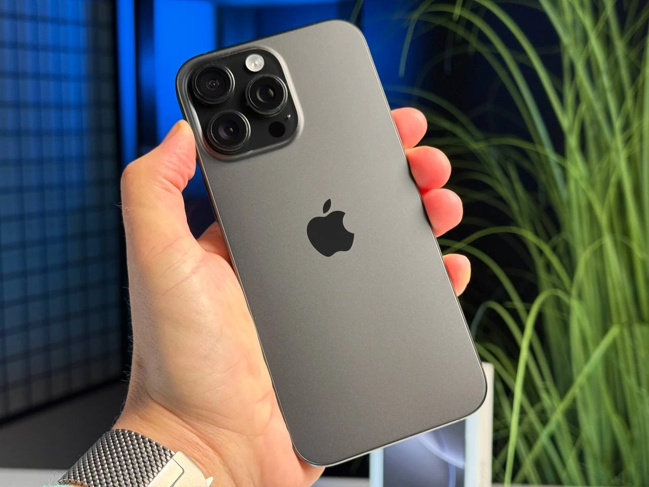 ВЖИВАНИЙ Apple iPhone 16 Pro Max 256GB Black Titanium (MYWV3) - Стан: гарний | Акумулятор: 94% | Комплектація: повний | Гарантія: 3 міс.