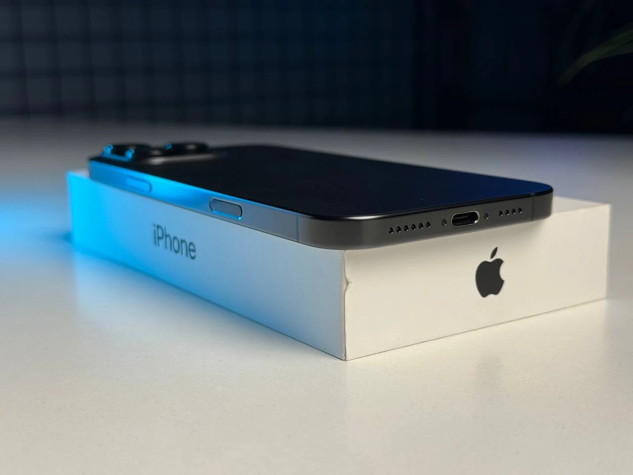 ВЖИВАНИЙ Apple iPhone 16 Pro Max 256GB Black Titanium (MYWV3) - Стан: гарний | Акумулятор: 94% | Комплектація: повний | Гарантія: 3 міс.