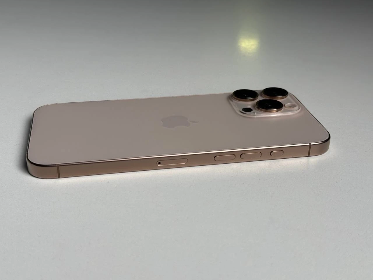 ВЖИВАНИЙ Apple iPhone 16 Pro Max 256GB Desert Titanium (MYWX3) - Стан: ідеальний | Акумулятор: 94% | Комплектація: iPhone, кабель | Гарантія: 3 міс.