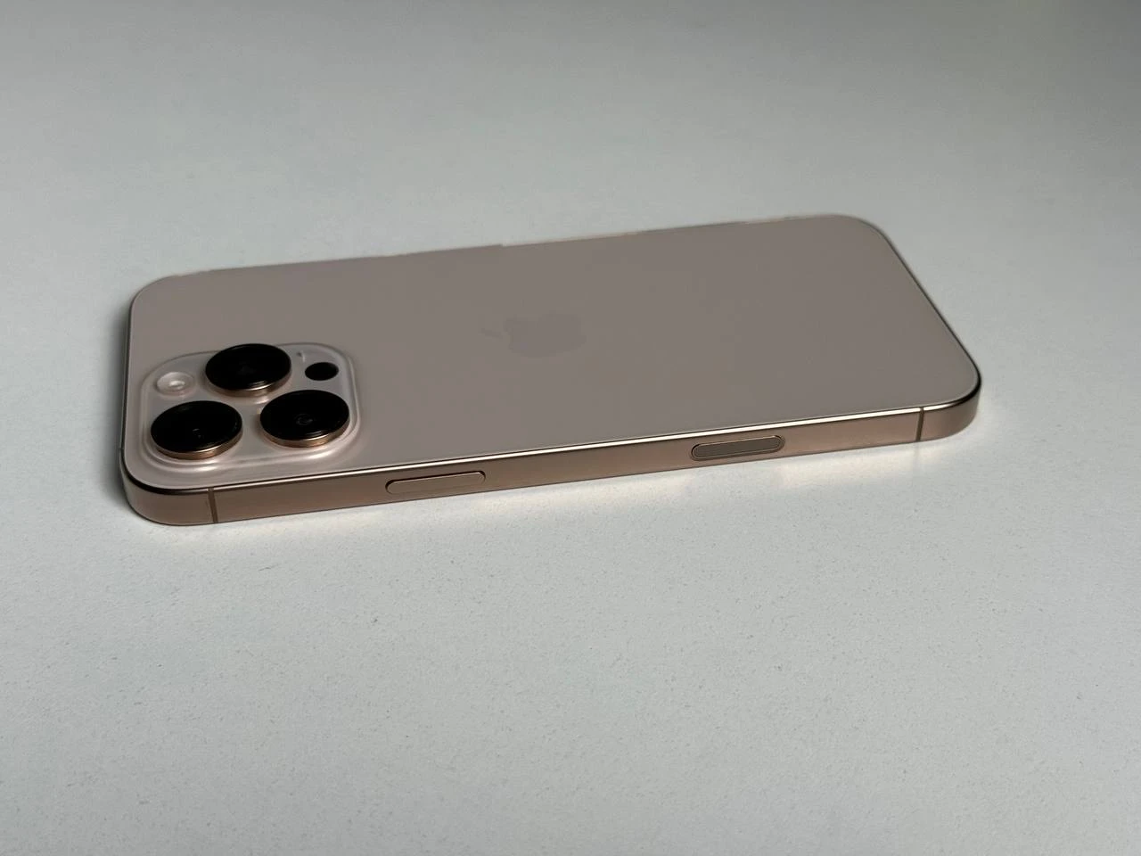 ВЖИВАНИЙ Apple iPhone 16 Pro Max 256GB Desert Titanium (MYWX3) - Стан: ідеальний | Акумулятор: 94% | Комплектація: iPhone, кабель | Гарантія: 3 міс.