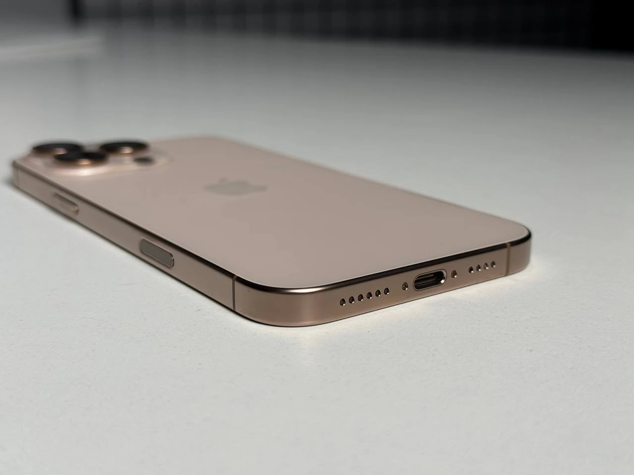 ВЖИВАНИЙ Apple iPhone 16 Pro Max 256GB Desert Titanium (MYWX3) - Стан: ідеальний | Акумулятор: 94% | Комплектація: iPhone, кабель | Гарантія: 3 міс.