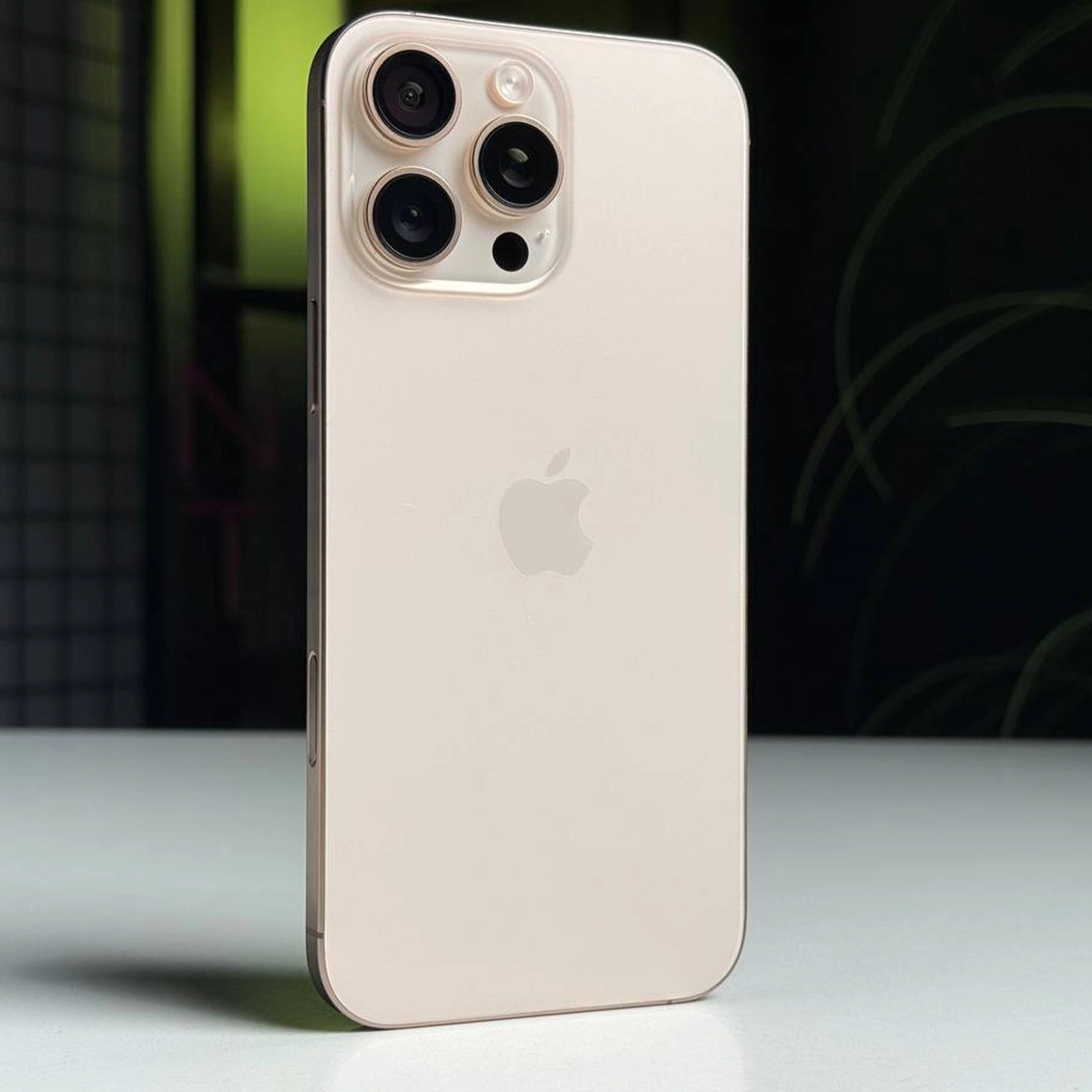 ВЖИВАНИЙ Apple iPhone 16 Pro Max 256GB Desert Titanium (MYWX3) - Стан: ідеальний | Акумулятор: 94% | Комплектація: iPhone, кабель | Гарантія: 3 міс.