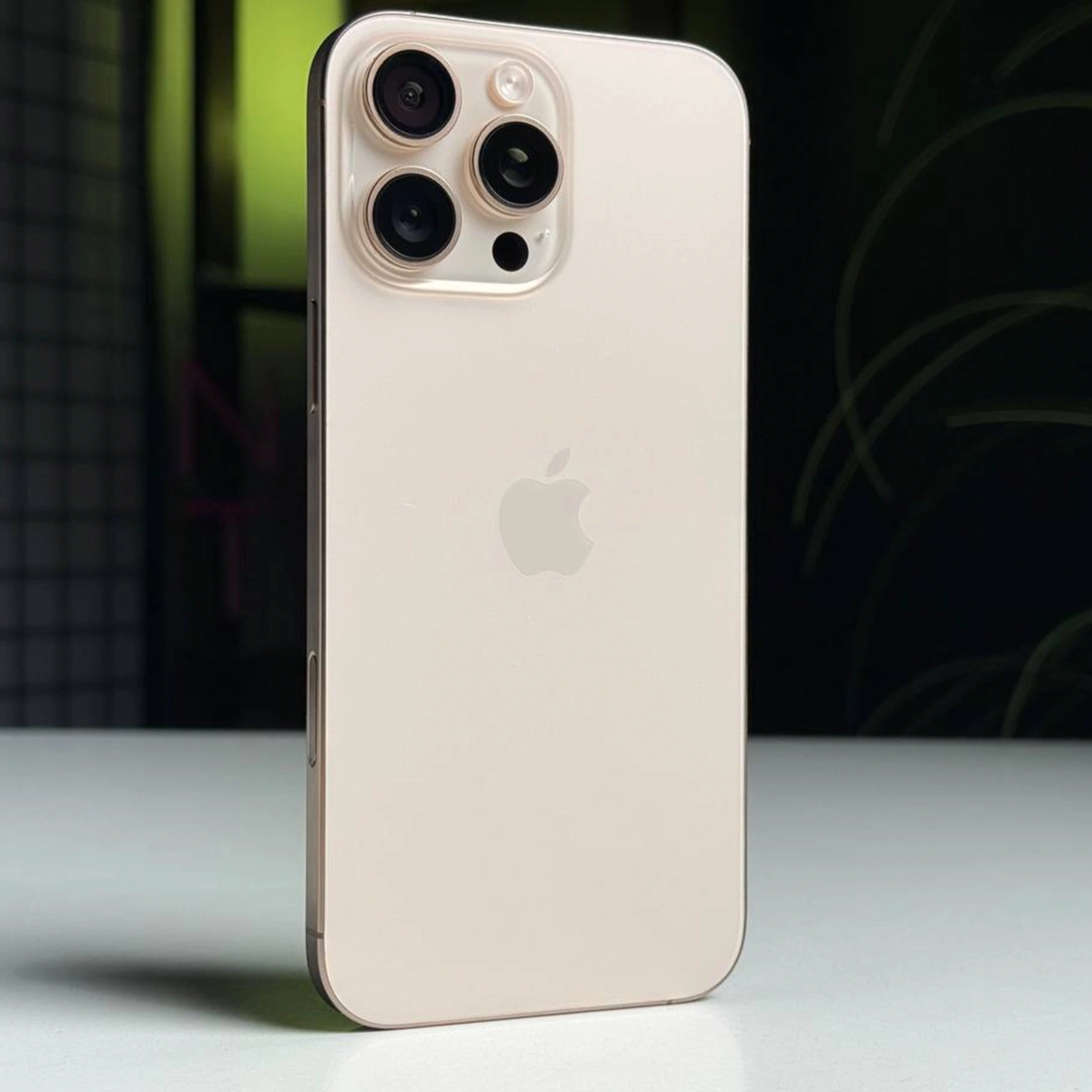 ВЖИВАНИЙ Apple iPhone 16 Pro Max 256GB Desert Titanium (MYWX3) - Стан: ідеальний | Акумулятор: 94% | Комплектація: iPhone, кабель | Гарантія: 3 міс.