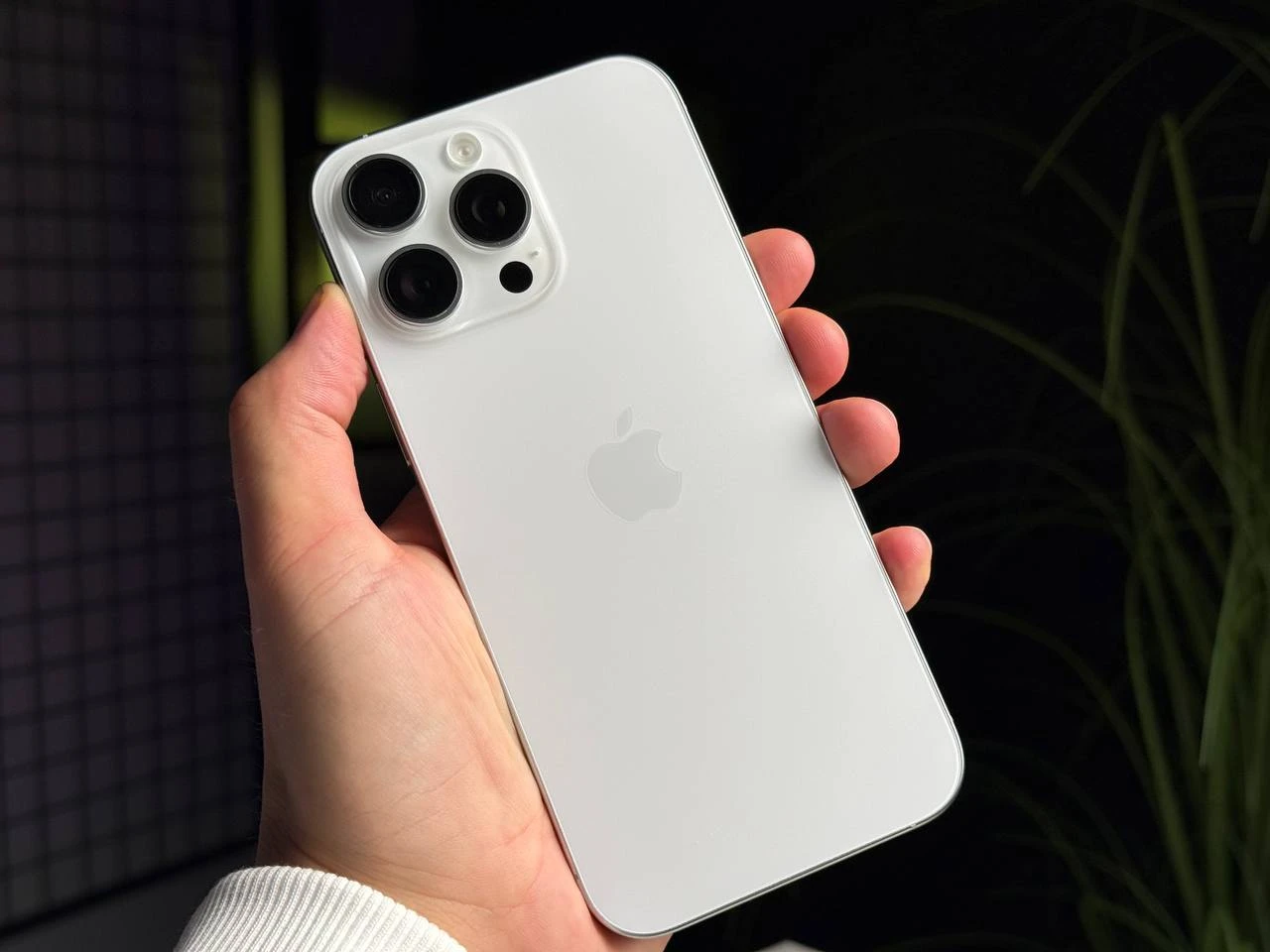 ВЖИВАНИЙ Apple iPhone 16 Pro Max 256GB White Titanium (MYWW3) - Стан: ідеальний | Акумулятор: 95% | Комплектація: повний | Гарантія: 3 міс.