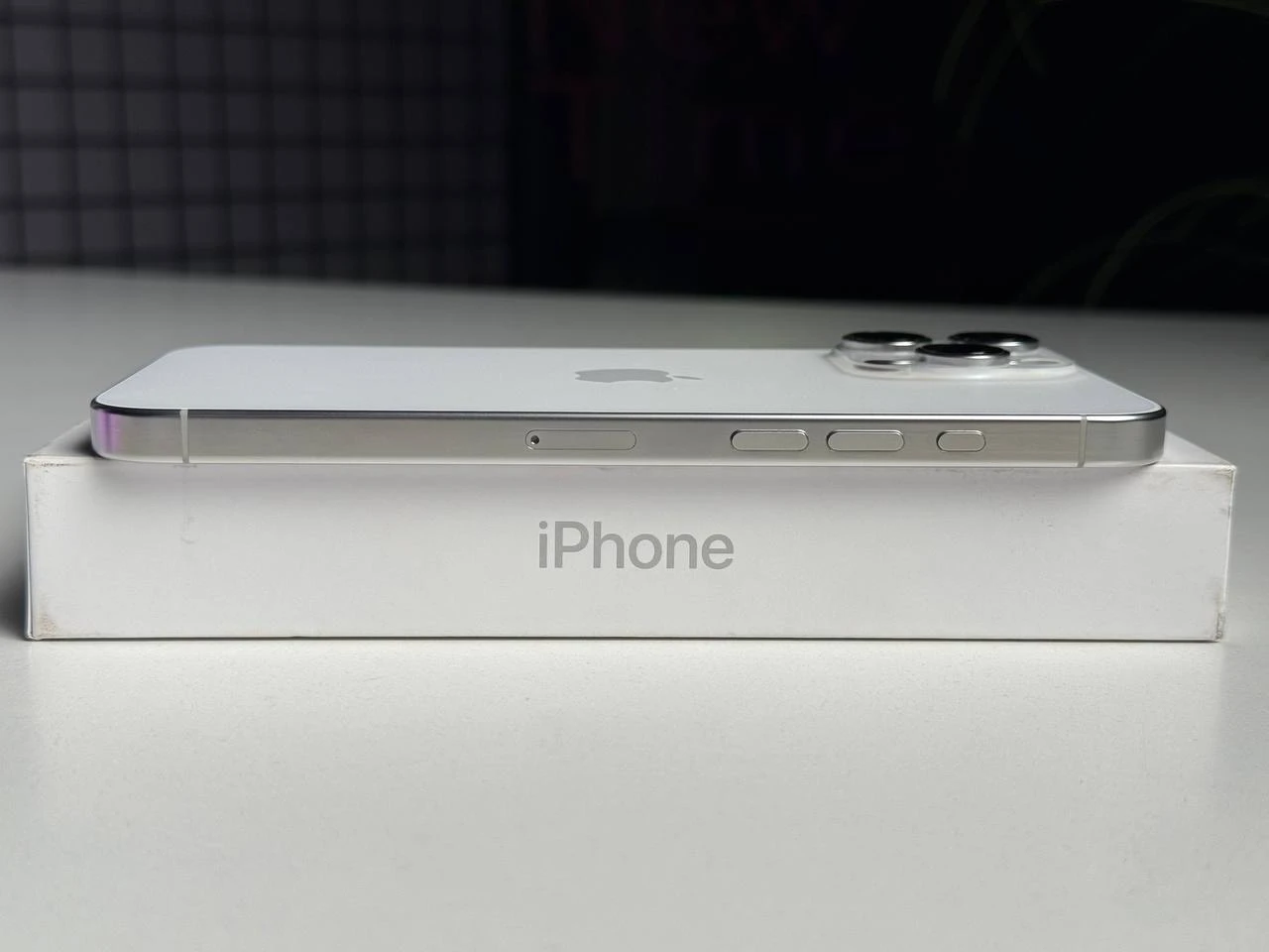 ВЖИВАНИЙ Apple iPhone 16 Pro Max 256GB White Titanium (MYWW3) - Стан: ідеальний | Акумулятор: 95% | Комплектація: повний | Гарантія: 3 міс.