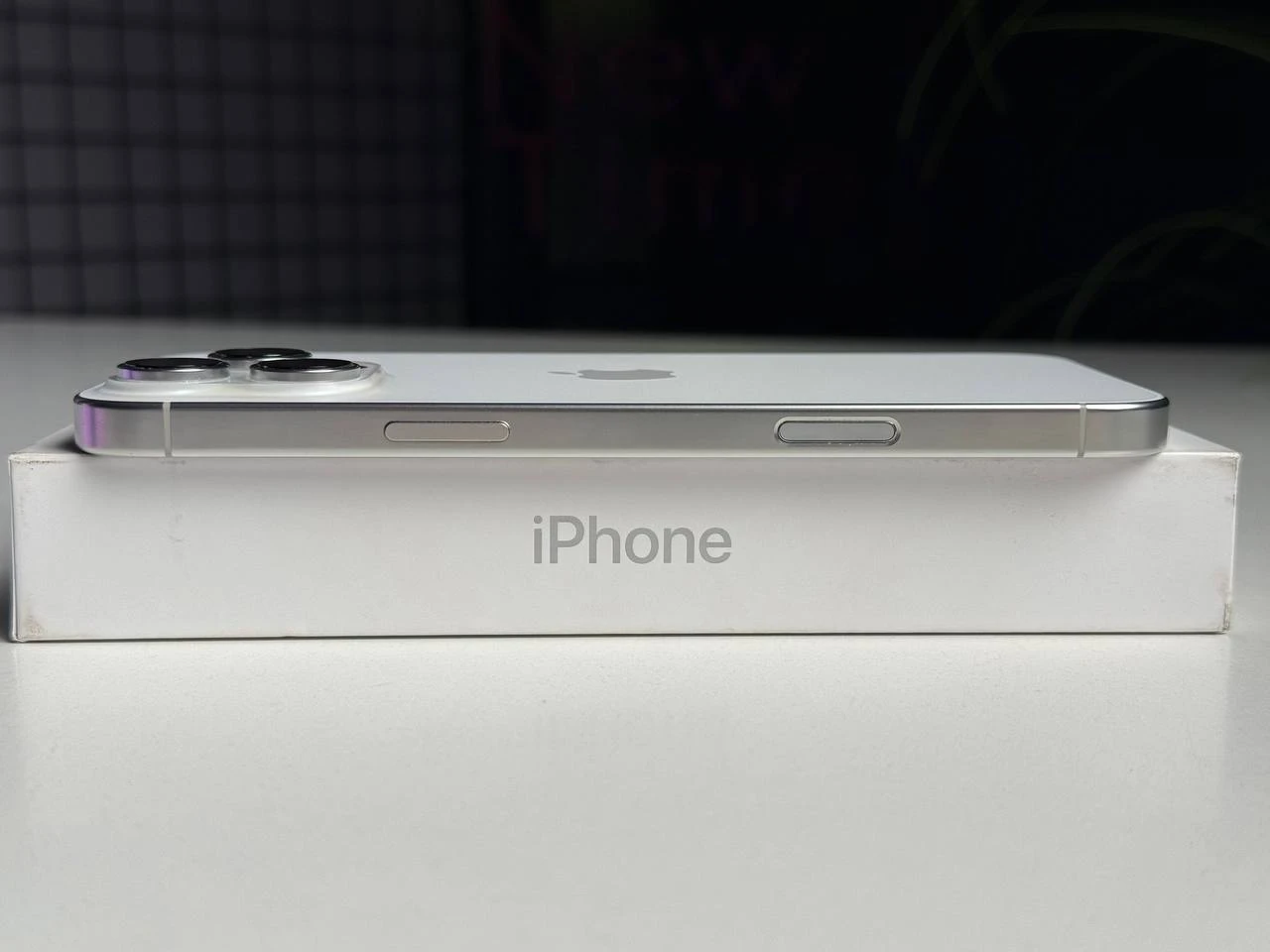 ВЖИВАНИЙ Apple iPhone 16 Pro Max 256GB White Titanium (MYWW3) - Стан: ідеальний | Акумулятор: 95% | Комплектація: повний | Гарантія: 3 міс.