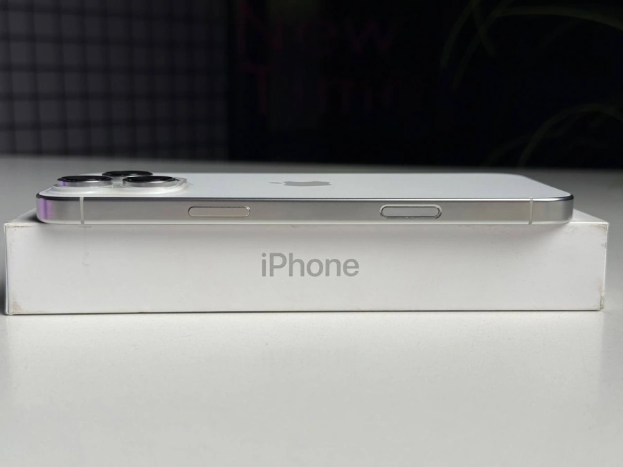 ВЖИВАНИЙ Apple iPhone 16 Pro Max 256GB White Titanium (MYWW3) - Стан: ідеальний | Акумулятор: 95% | Комплектація: повний | Гарантія: 3 міс.