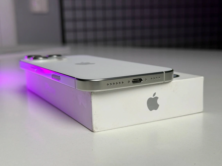 ВЖИВАНИЙ Apple iPhone 16 Pro Max 256GB White Titanium (MYWW3) - Стан: ідеальний | Акумулятор: 95% | Комплектація: повний | Гарантія: 3 міс.