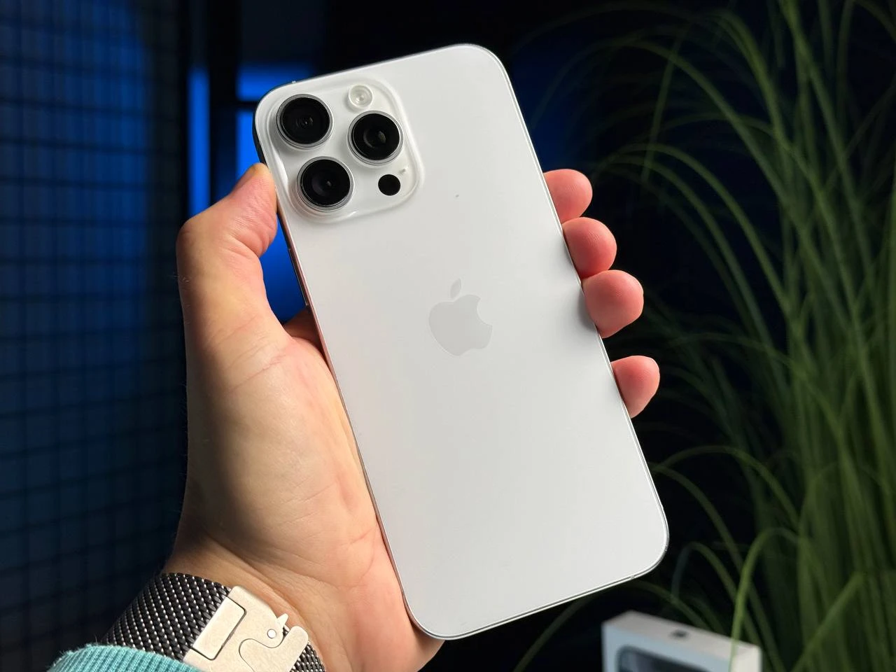 ВЖИВАНИЙ Apple iPhone 16 Pro Max 256GB White Titanium (MYWW3) - Стан: гарний | Акумулятор: 100% | Комплектація: повний | Гарантія: 3 міс.