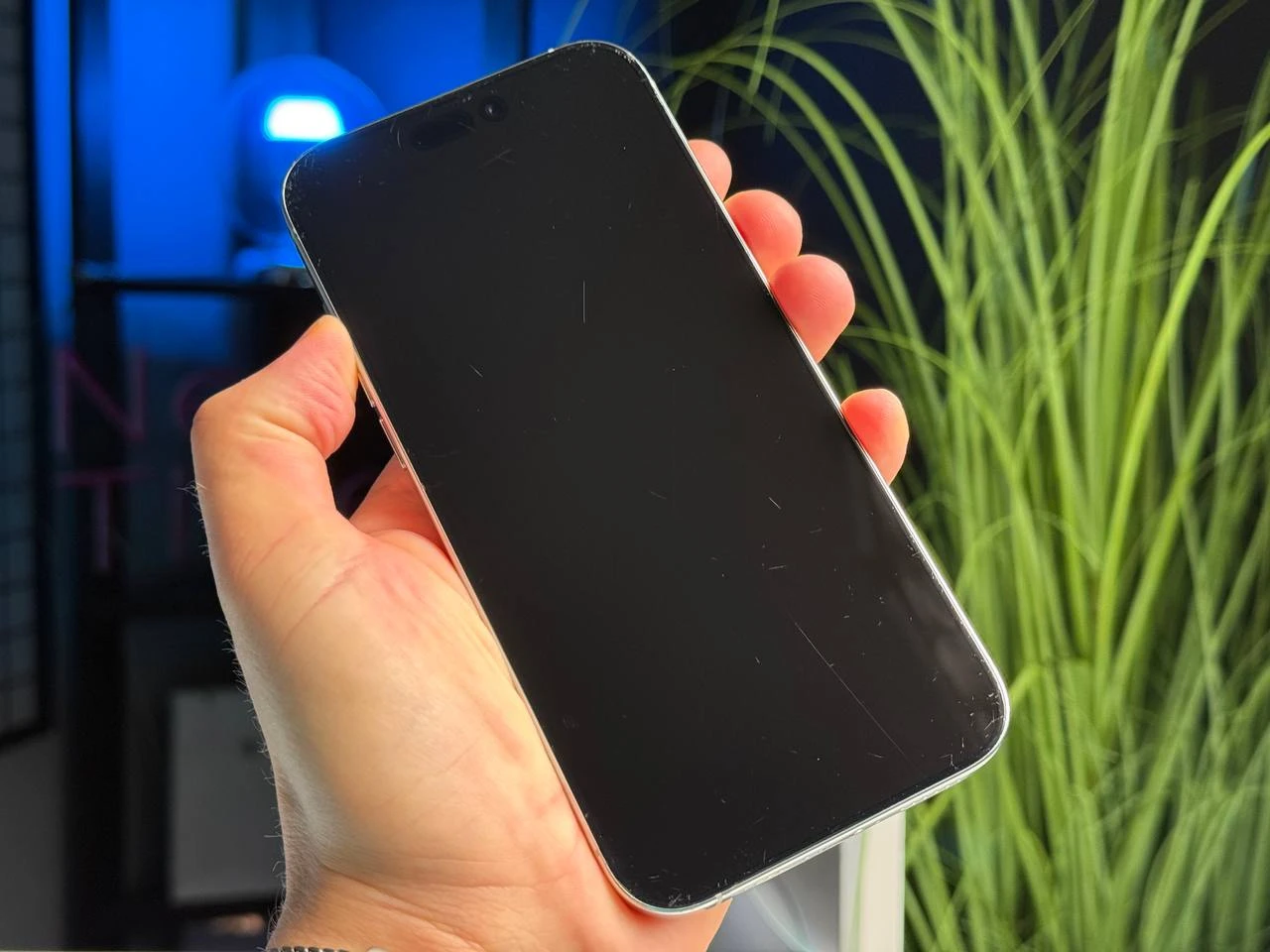 ВЖИВАНИЙ Apple iPhone 16 Pro Max 256GB White Titanium (MYWW3) - Стан: гарний | Акумулятор: 100% | Комплектація: повний | Гарантія: 3 міс.