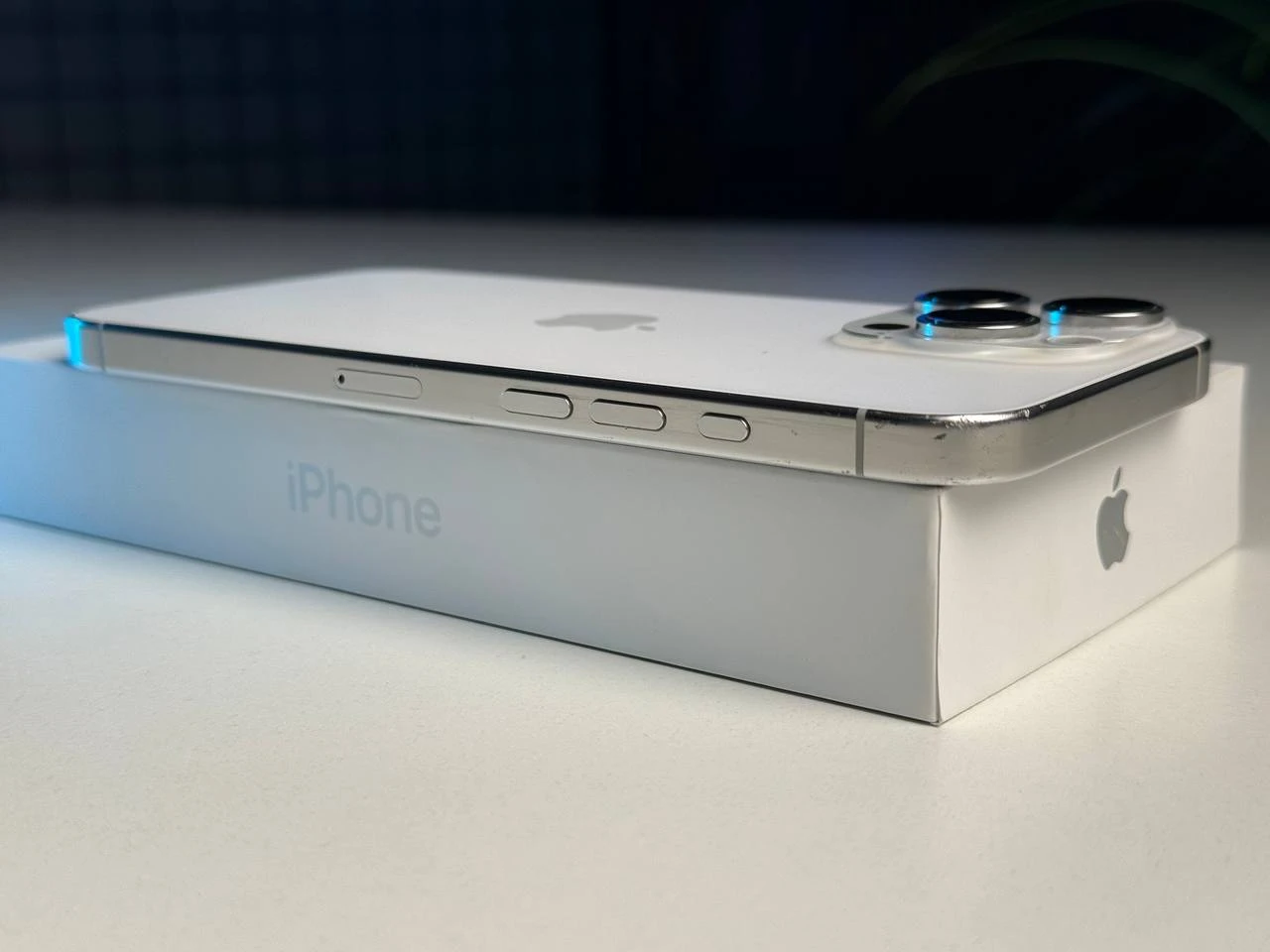 ВЖИВАНИЙ Apple iPhone 16 Pro Max 256GB White Titanium (MYWW3) - Стан: гарний | Акумулятор: 100% | Комплектація: повний | Гарантія: 3 міс.