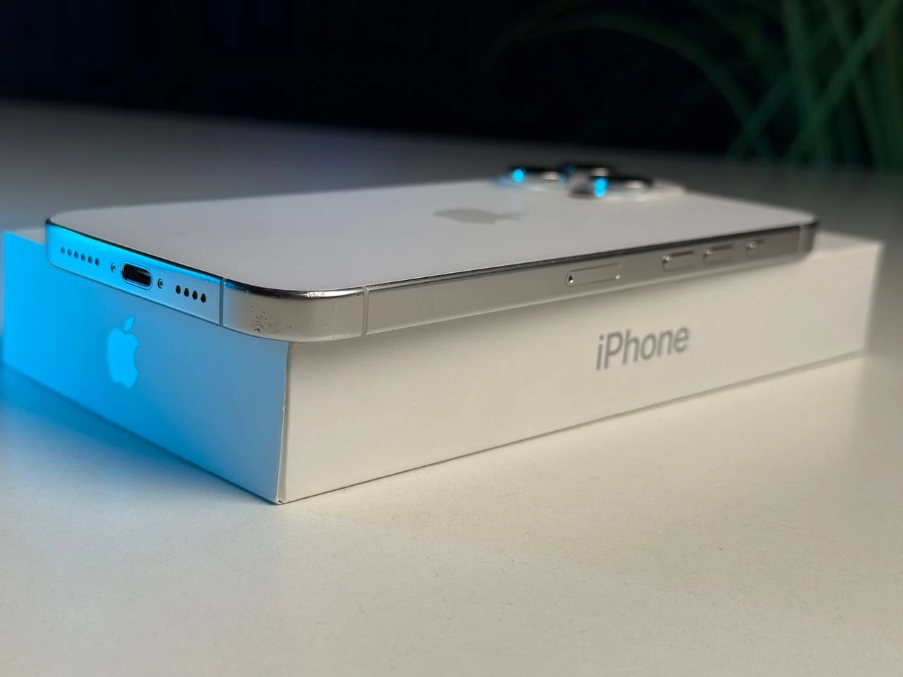 ВЖИВАНИЙ Apple iPhone 16 Pro Max 256GB White Titanium (MYWW3) - Стан: гарний | Акумулятор: 100% | Комплектація: повний | Гарантія: 3 міс.