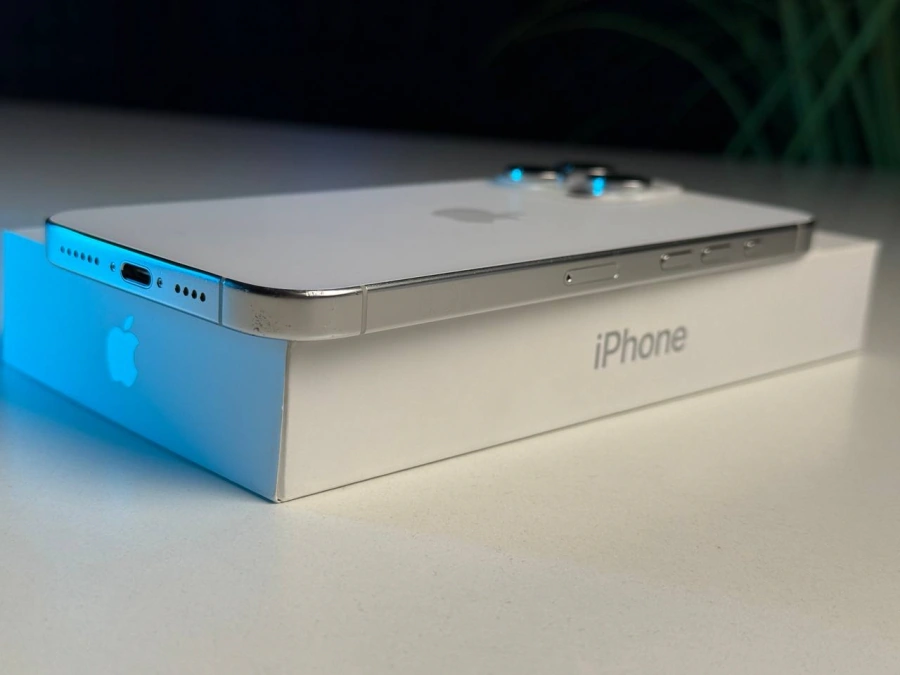 ВЖИВАНИЙ Apple iPhone 16 Pro Max 256GB White Titanium (MYWW3) - Стан: гарний | Акумулятор: 100% | Комплектація: повний | Гарантія: 3 міс.