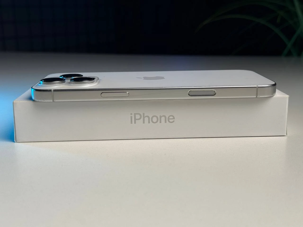 ВЖИВАНИЙ Apple iPhone 16 Pro Max 256GB White Titanium (MYWW3) - Стан: гарний | Акумулятор: 100% | Комплектація: повний | Гарантія: 3 міс.