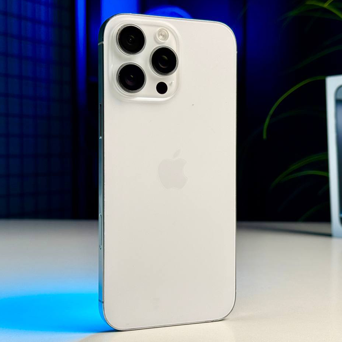 ВЖИВАНИЙ Apple iPhone 16 Pro Max 256GB White Titanium (MYWW3) - Стан: гарний | Акумулятор: 100% | Комплектація: повний | Гарантія: 3 міс.