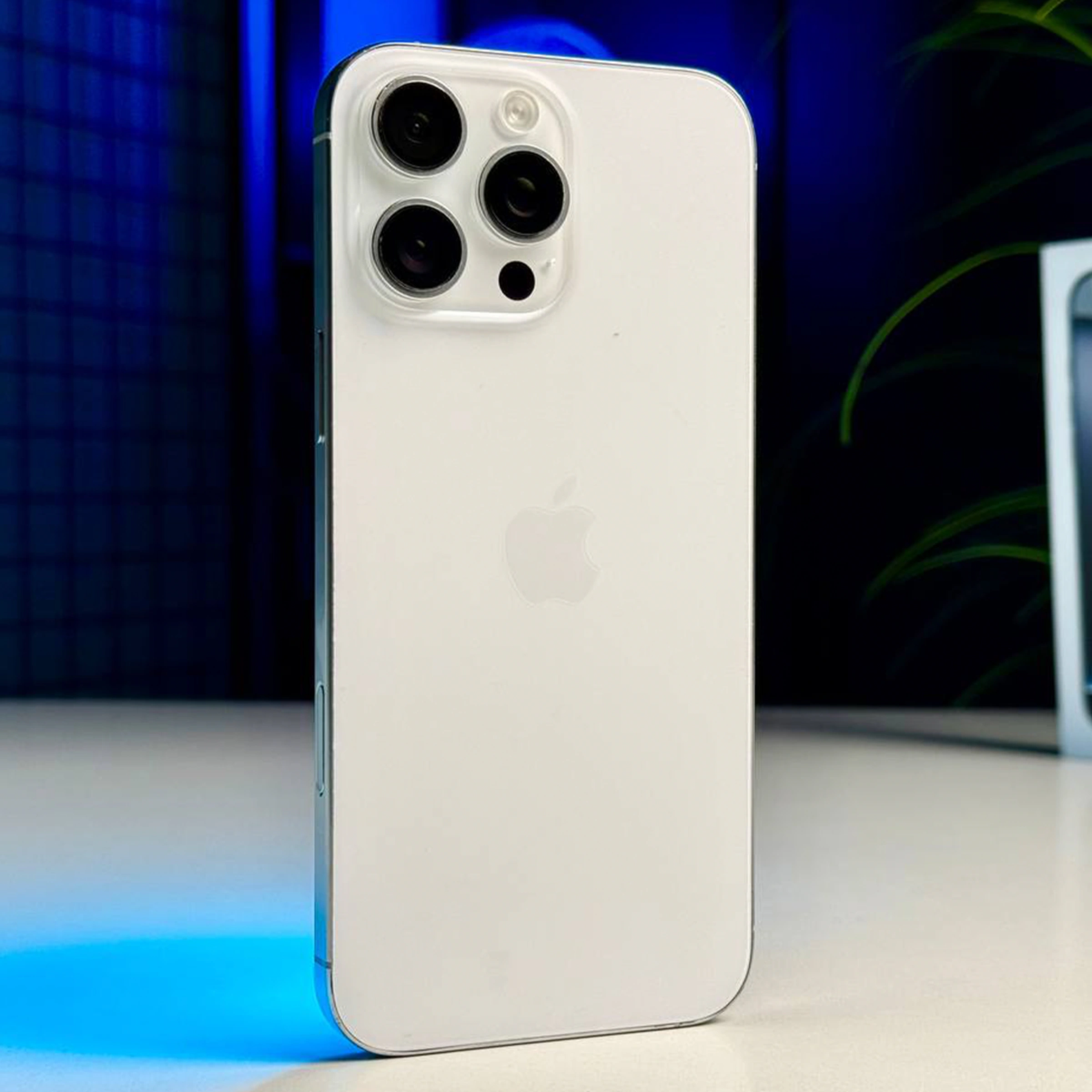 ВЖИВАНИЙ Apple iPhone 16 Pro Max 256GB White Titanium (MYWW3) - Стан: гарний | Акумулятор: 100% | Комплектація: повний | Гарантія: 3 міс.