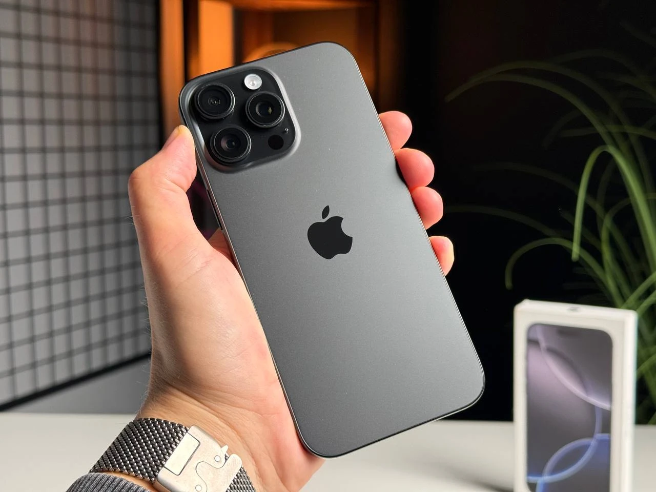 ВЖИВАНИЙ Apple iPhone 16 Pro Max 512GB Black Titanium (MYX03) - Стан: гарний | Акумулятор: 100% | Комплектація: повний | Гарантія: 3 міс.