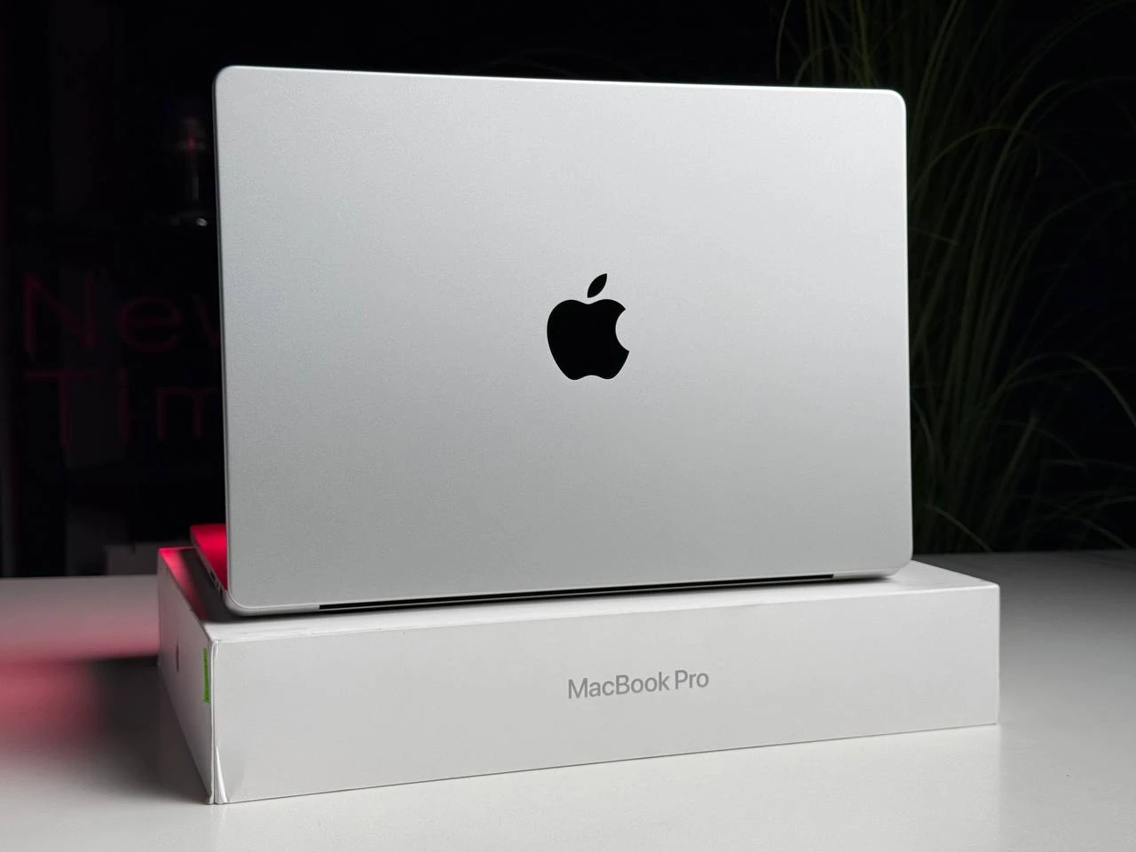 ВІТРИННИЙ Apple MacBook Pro 14" M4 Max/16CPU/40GPU/48GB/1TB Silver 2024 (Z1FB0032F, Z1FB000N5) - Стан: ідеальний | Акумулятор: 100% | Комплектація: повний | Гарантія: 3 міс.