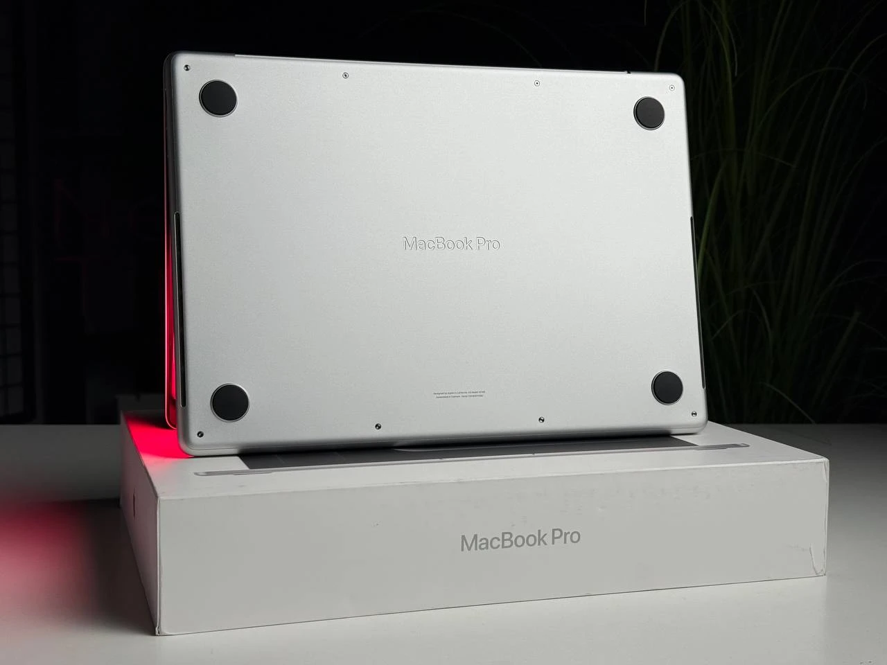 ВІТРИННИЙ Apple MacBook Pro 14" M4 Max/16CPU/40GPU/48GB/1TB Silver 2024 (Z1FB0032F, Z1FB000N5) - Стан: ідеальний | Акумулятор: 100% | Комплектація: повний | Гарантія: 3 міс.
