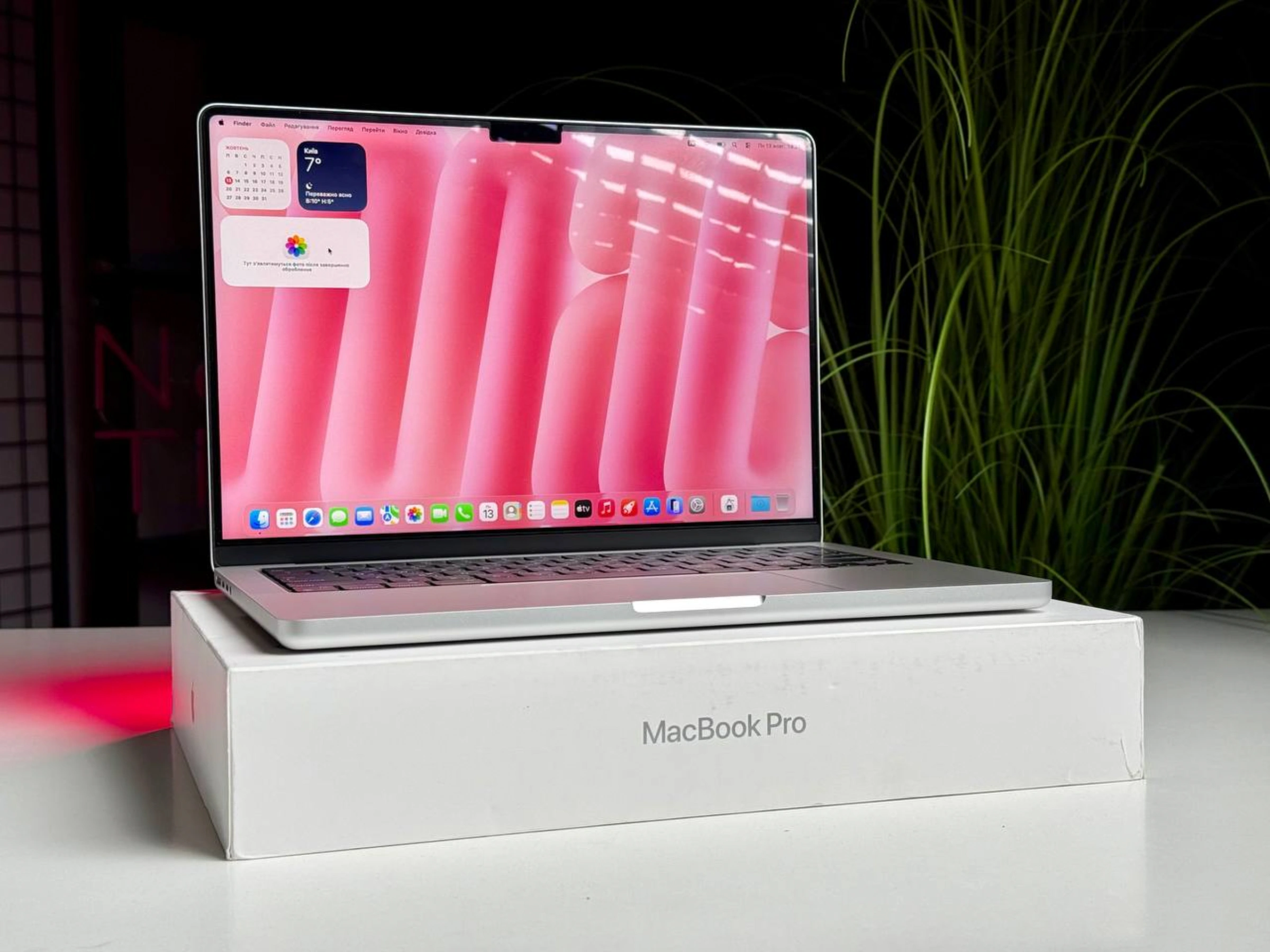 ВІТРИННИЙ Apple MacBook Pro 14" M4 Max/16CPU/40GPU/48GB/1TB Silver 2024 (Z1FB0032F, Z1FB000N5) - Стан: ідеальний | Акумулятор: 100% | Комплектація: повний | Гарантія: 3 міс.