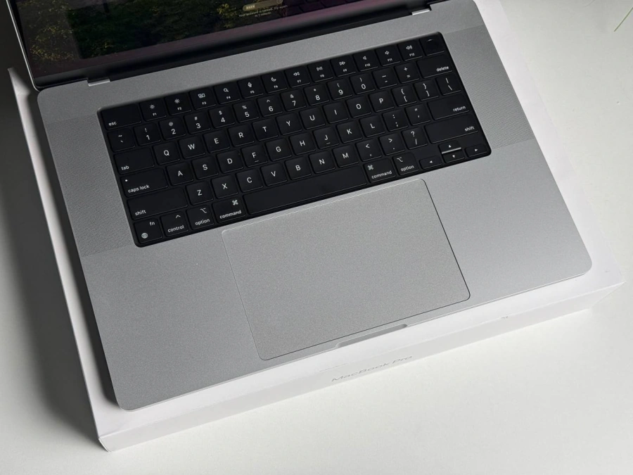 ВЖИВАНИЙ Apple MacBook Pro 16" M4 Pro/14CPU/20GPU/48GB/512GB Silver 2024 (MX2U3) - Стан: ідеальний | Акумулятор: 100% | Комплектація: повний | Гарантія: 3 міс.