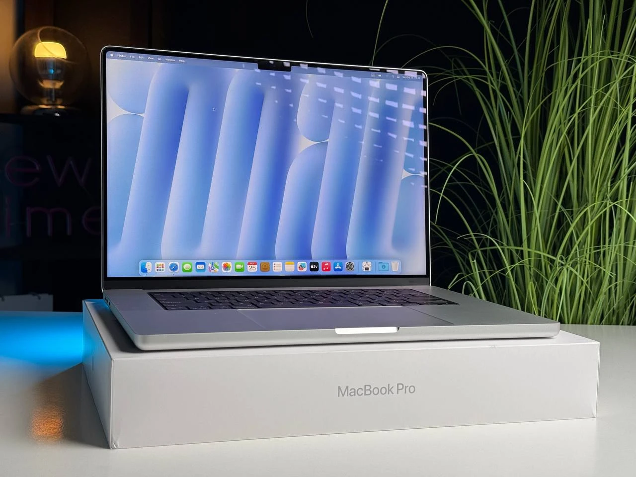 ВЖИВАНИЙ Apple MacBook Pro 16" M4 Pro/14CPU/20GPU/48GB/512GB Silver 2024 (MX2U3) - Стан: ідеальний | Акумулятор: 100% | Комплектація: повний | Гарантія: 3 міс.