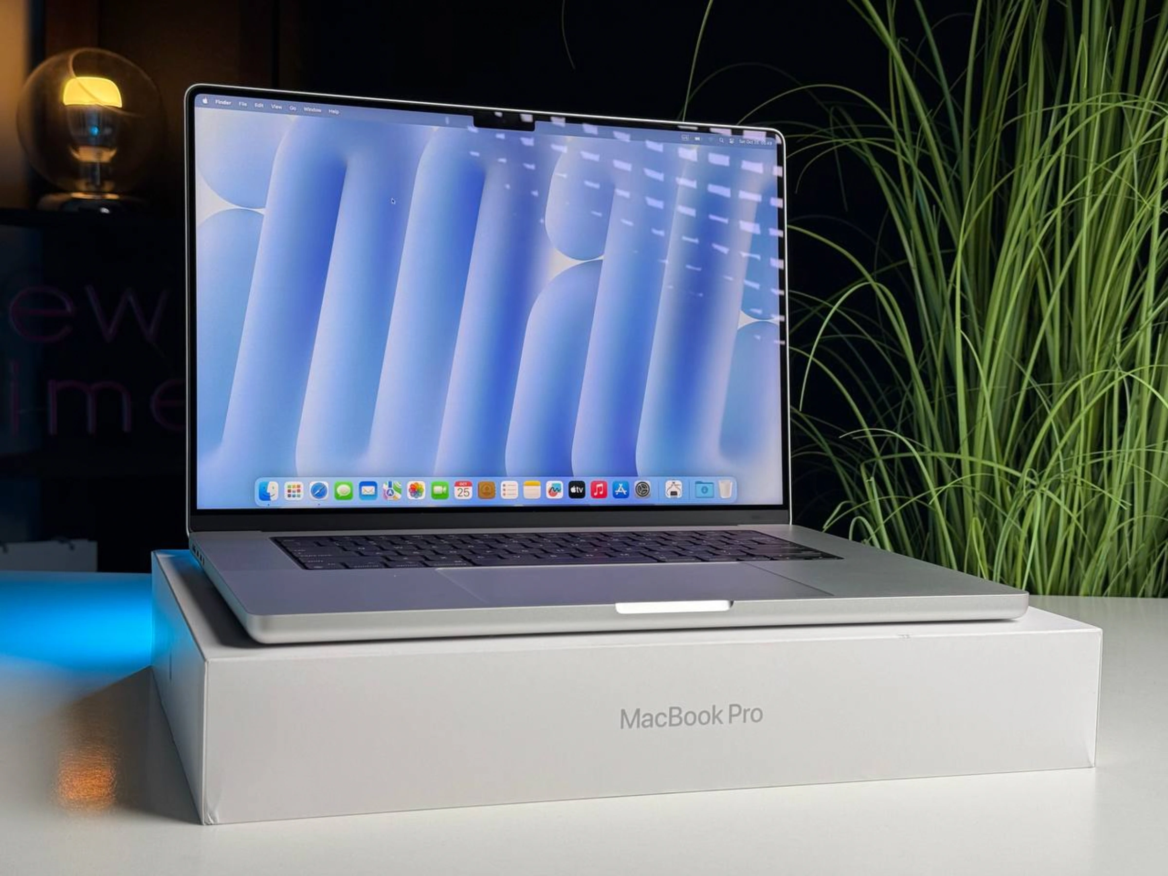 ВЖИВАНИЙ Apple MacBook Pro 16" M4 Pro/14CPU/20GPU/48GB/512GB Silver 2024 (MX2U3) - Стан: ідеальний | Акумулятор: 100% | Комплектація: повний | Гарантія: 3 міс.