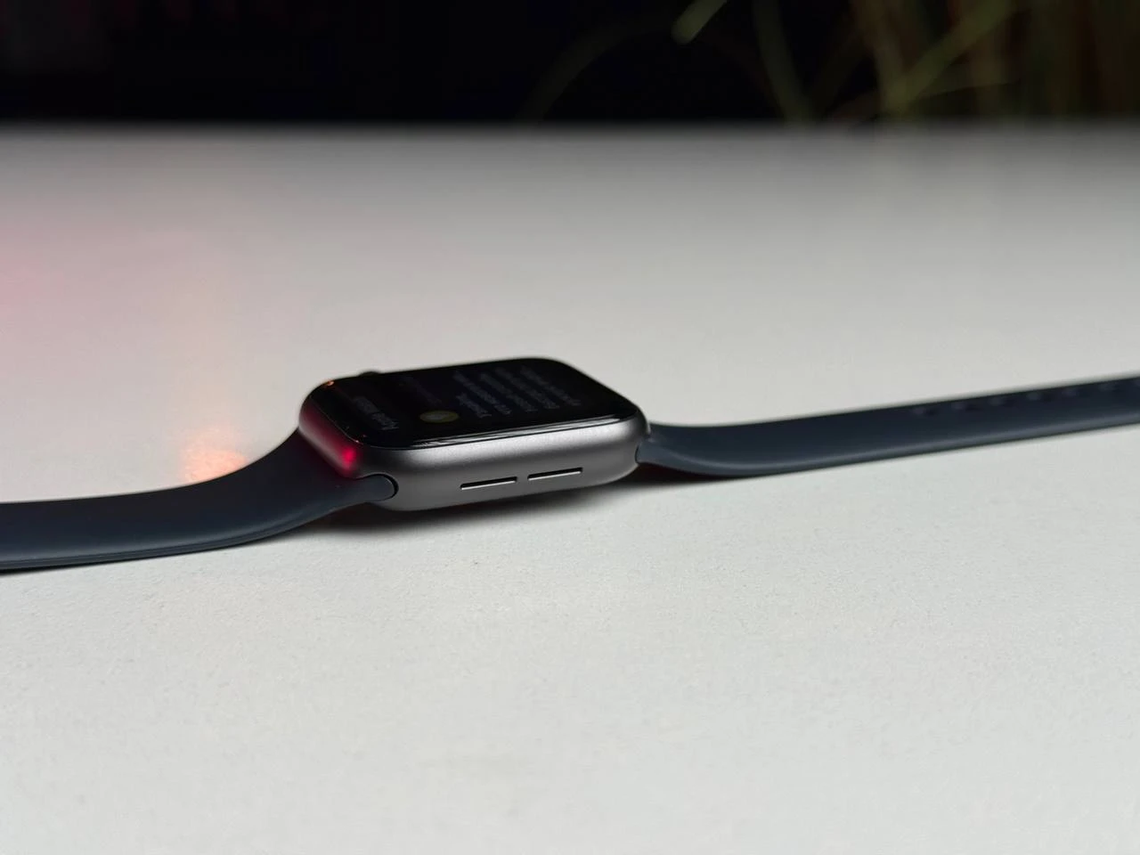 Б/У Apple Watch SE GPS + Cellular 40mm Space Gray Aluminum Case with Midnight Sport Band (MKQQ3, MKR23) - Состояние: хорошее | Аккумулятор: 100% | Комплектация: часы, кабель зарядки | Гарантия: 3 мес.